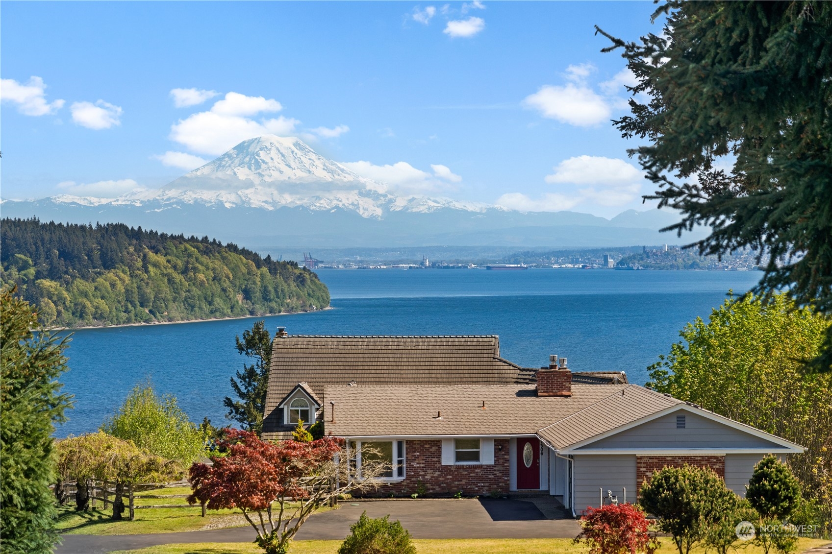 1306 Madrona Way NW