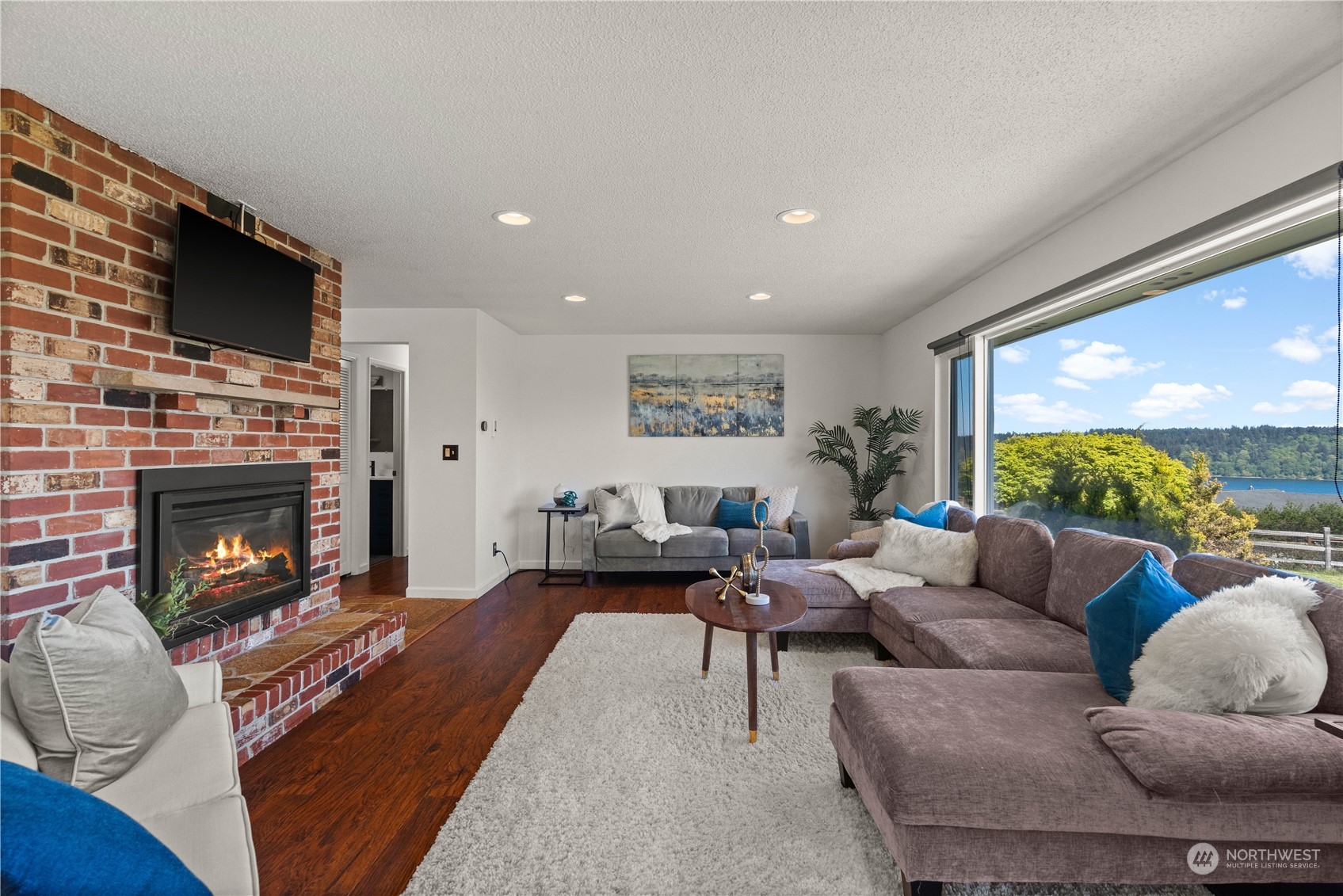 1306 Madrona Way NW