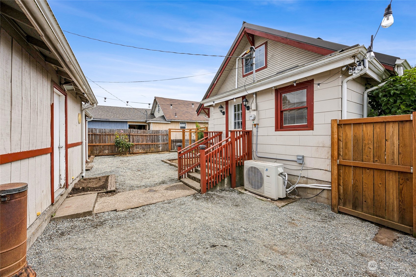 271 Stanford Ave