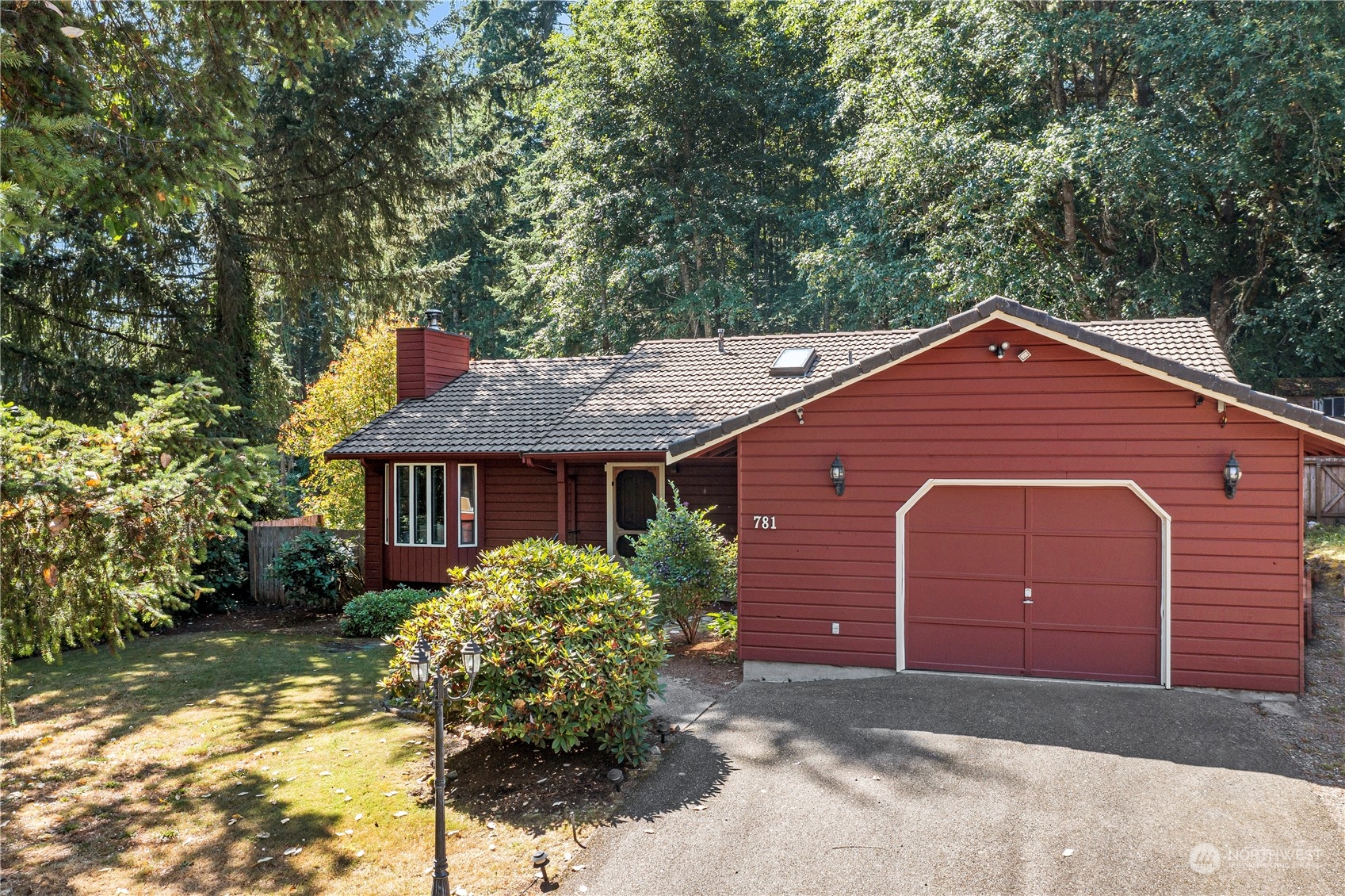 781 NE Woods Place
