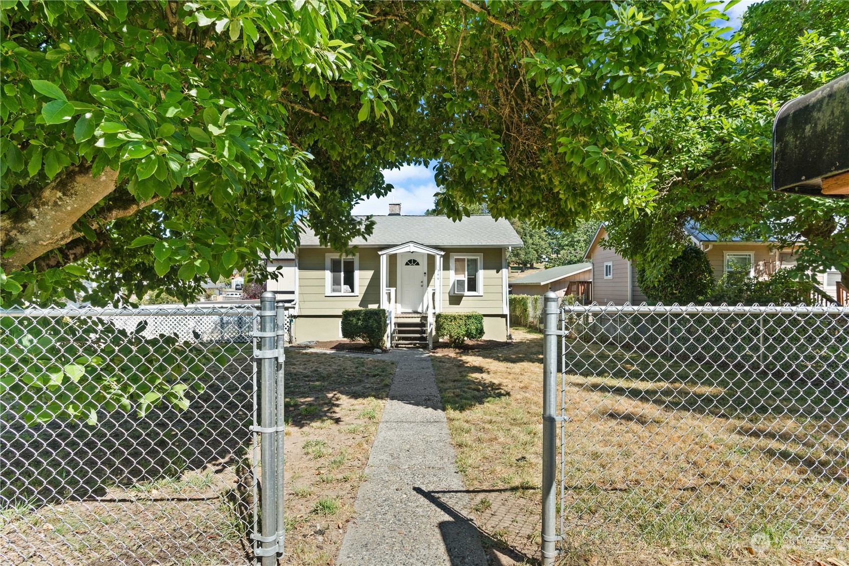 1344 Whitney Avenue