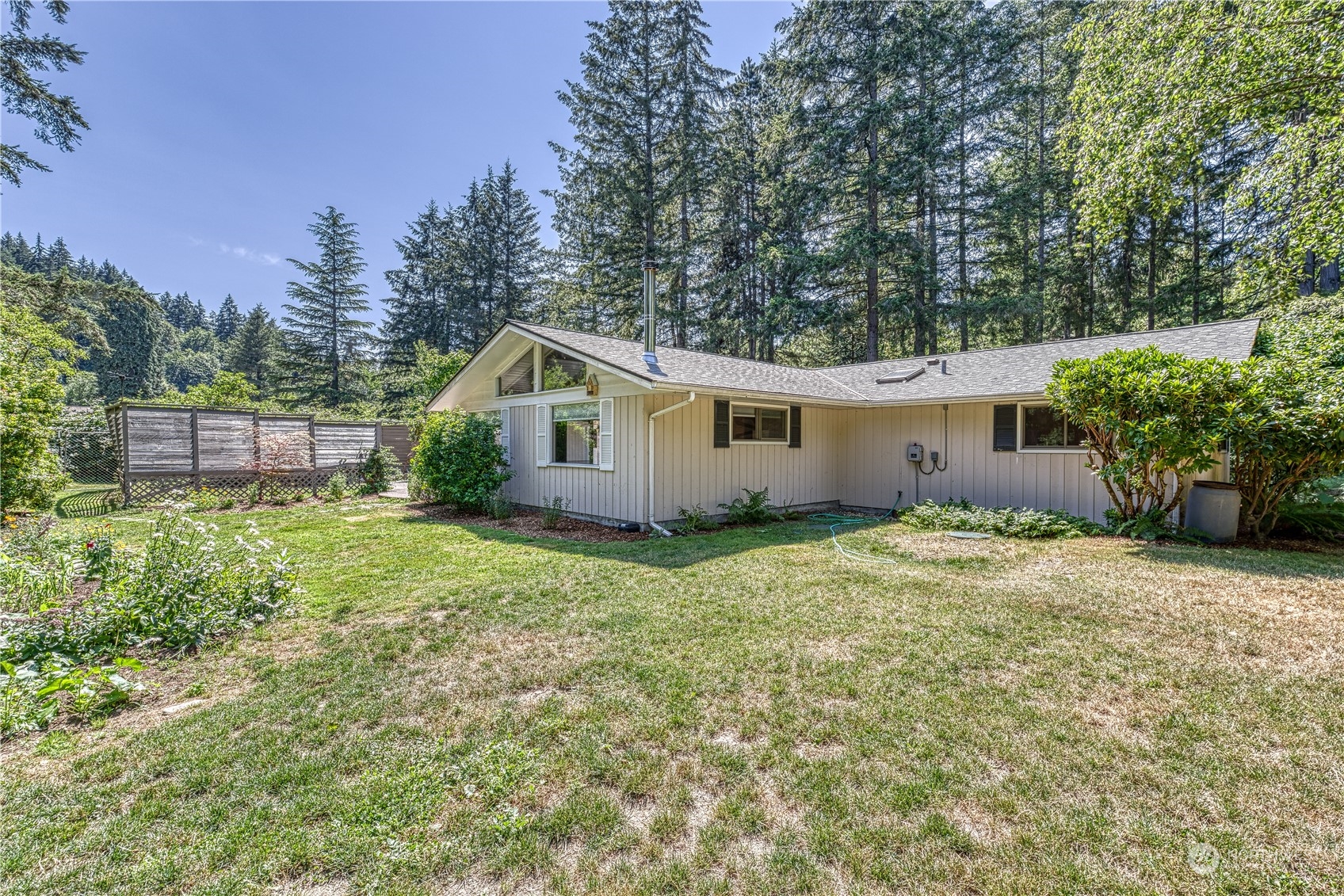 6521 Ray Nash Drive NW