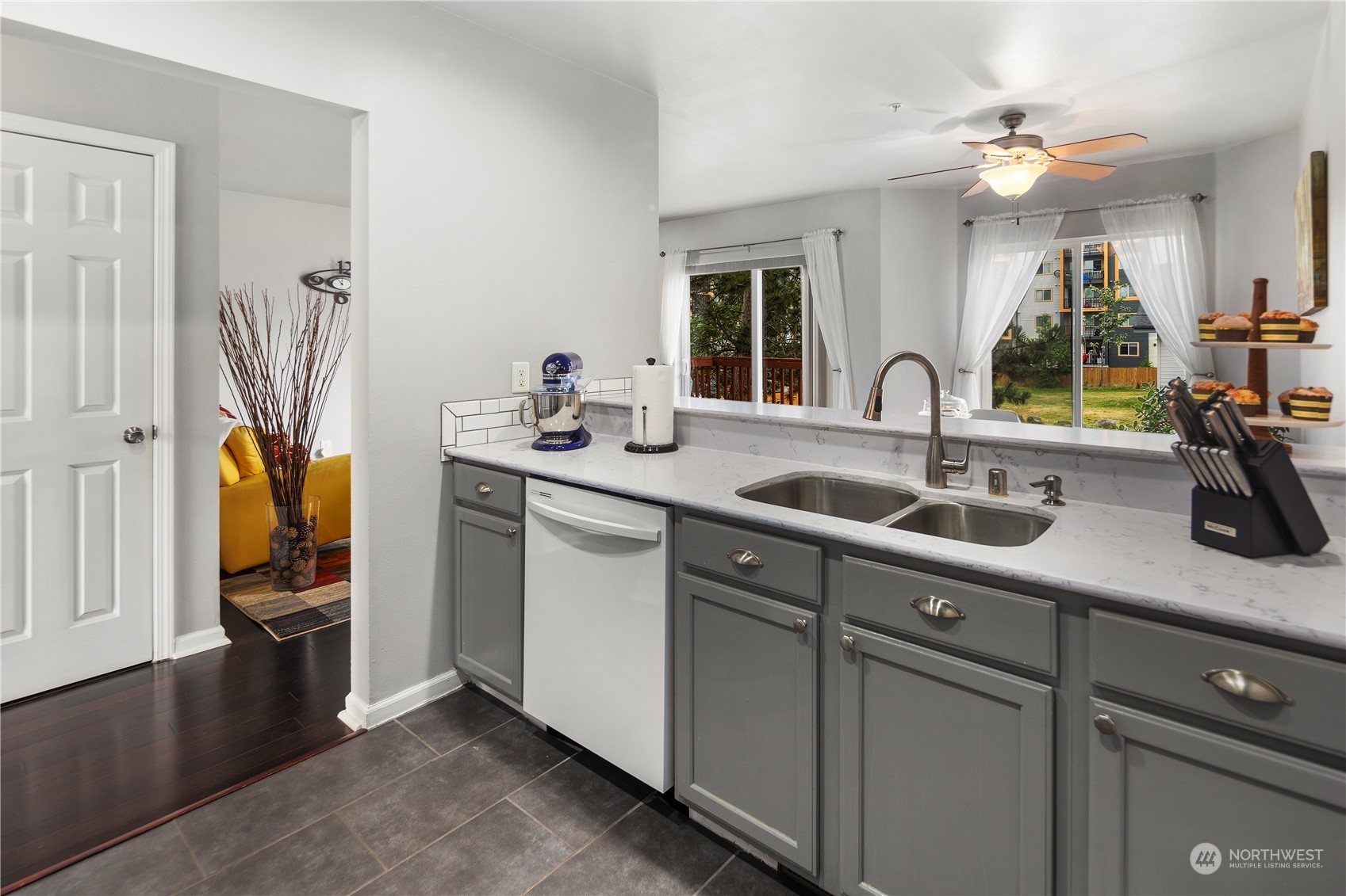 15815 Admiralty Way Unit: A6