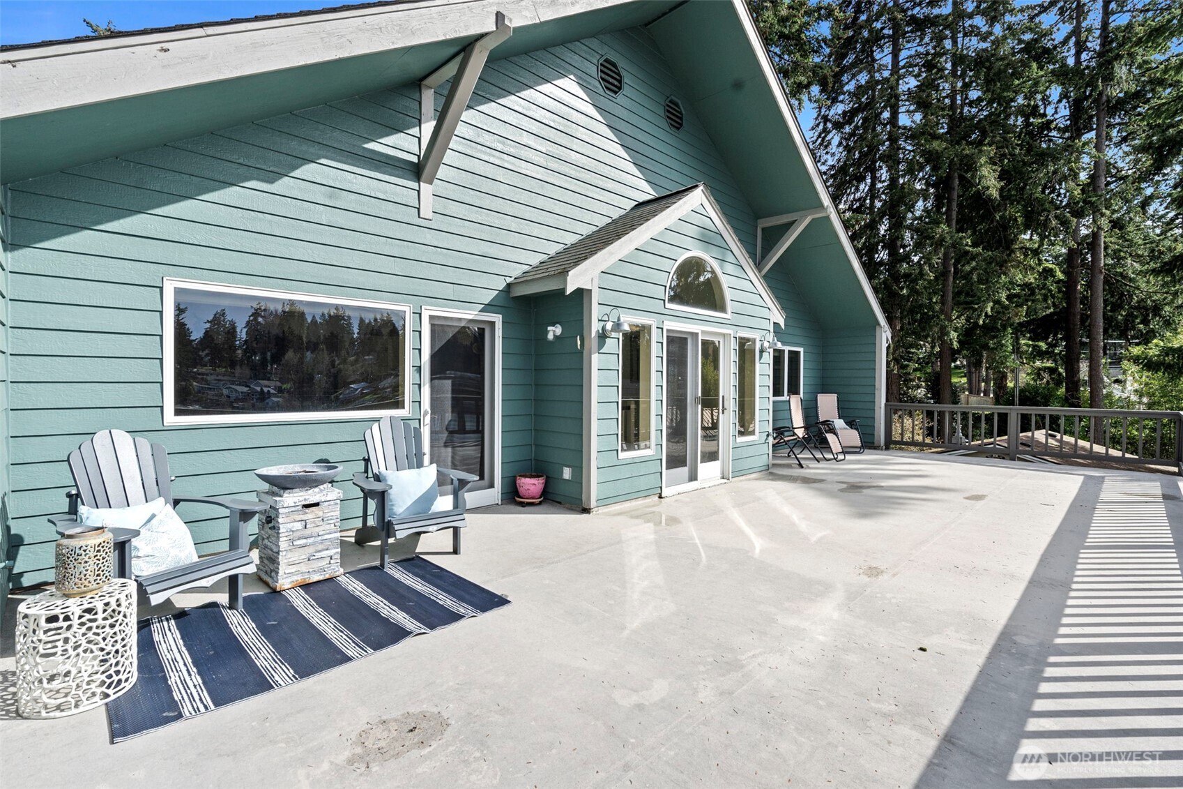216 Lake Louise Drive SW