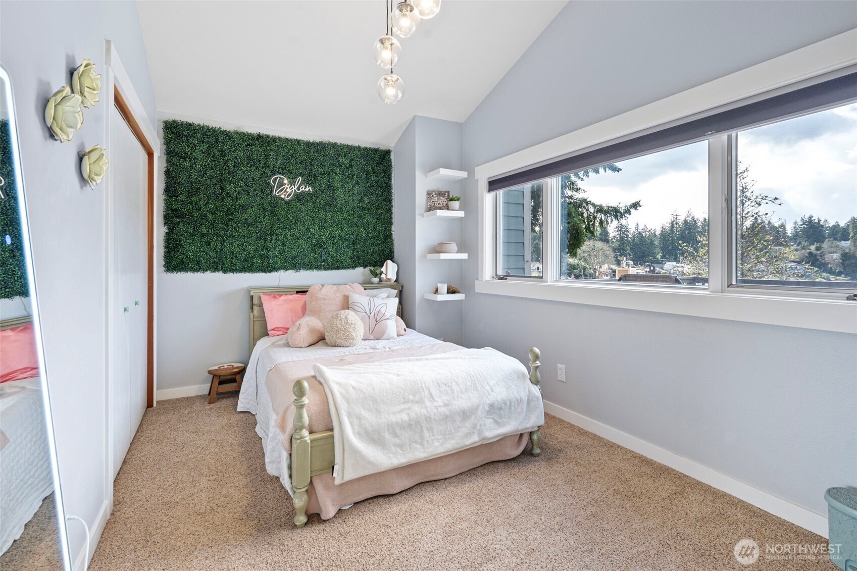 216 Lake Louise Drive SW