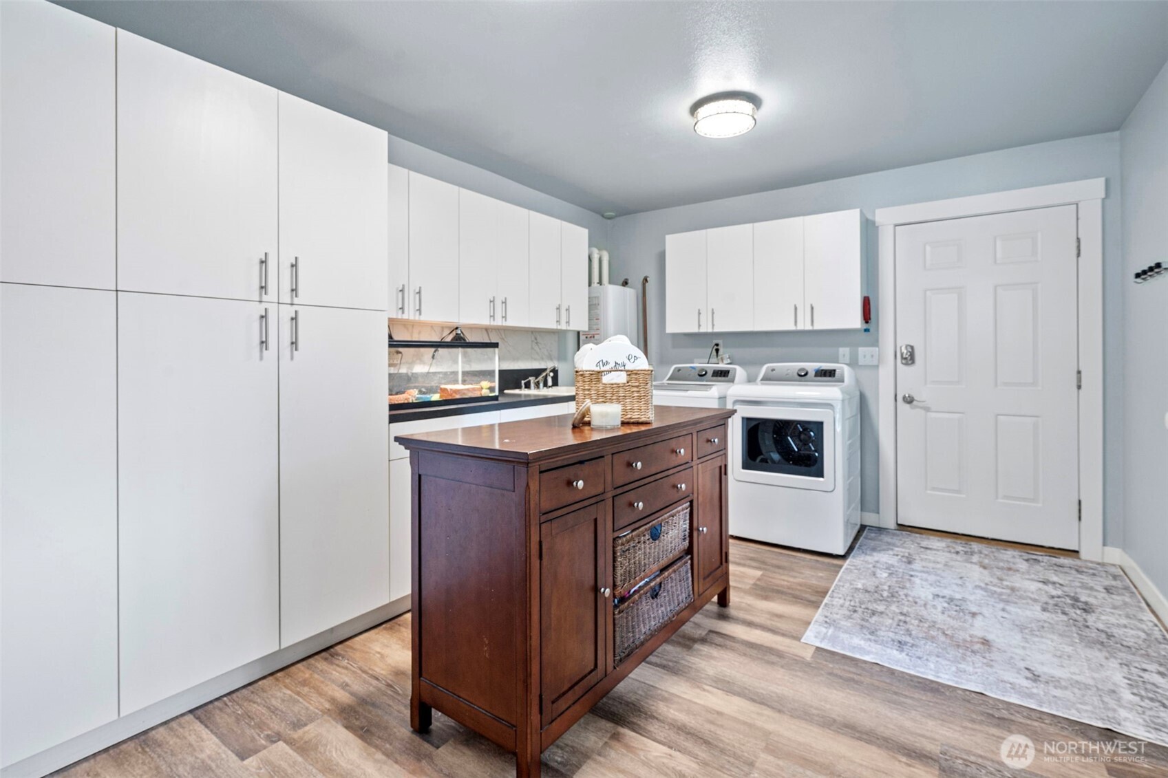216 Lake Louise Drive SW