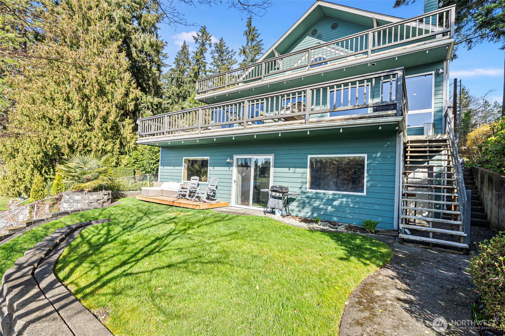 216 Lake Louise Drive SW