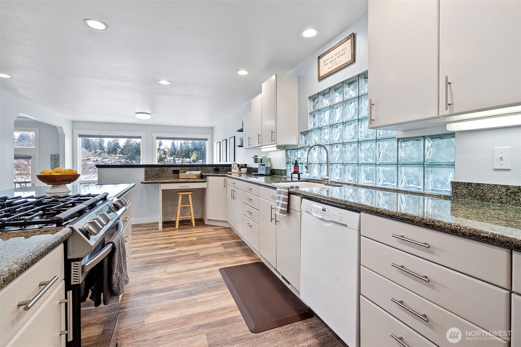 216 Lake Louise Drive SW