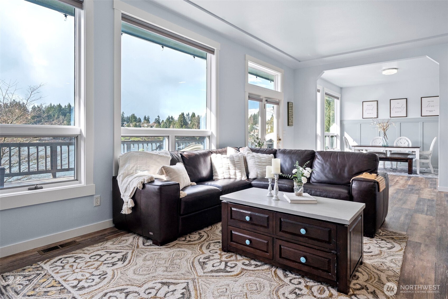 216 Lake Louise Drive SW
