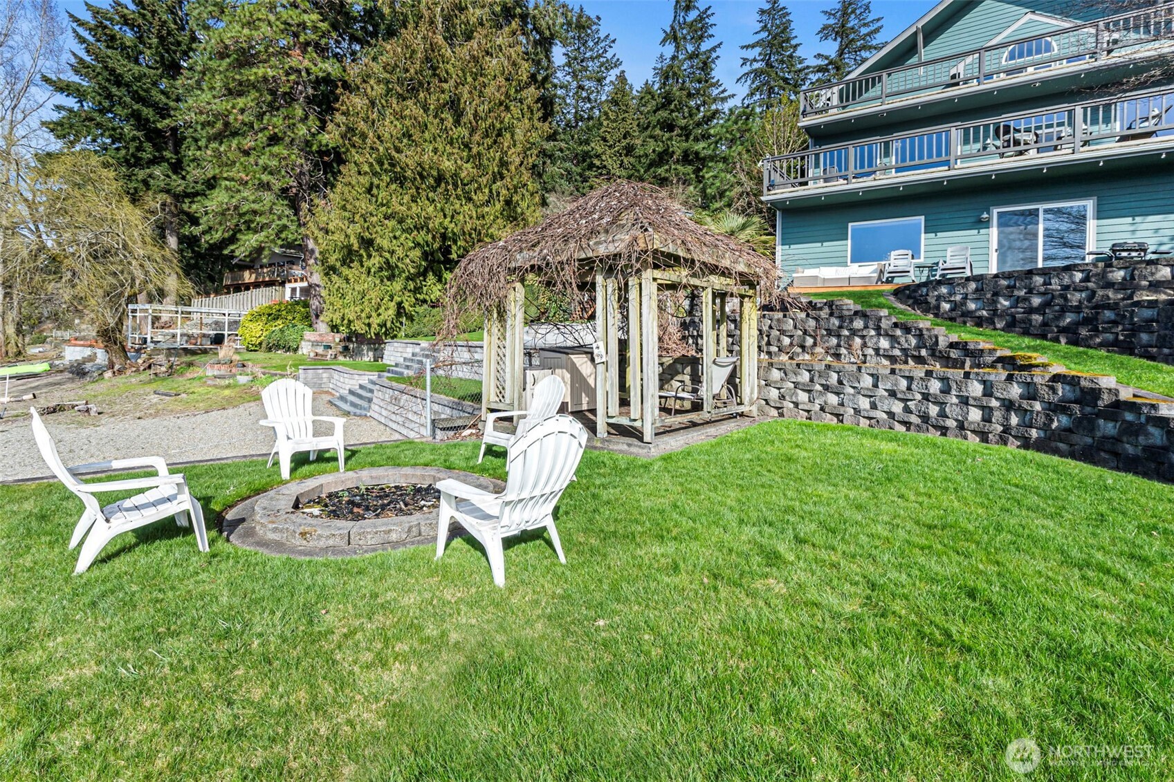 216 Lake Louise Drive SW
