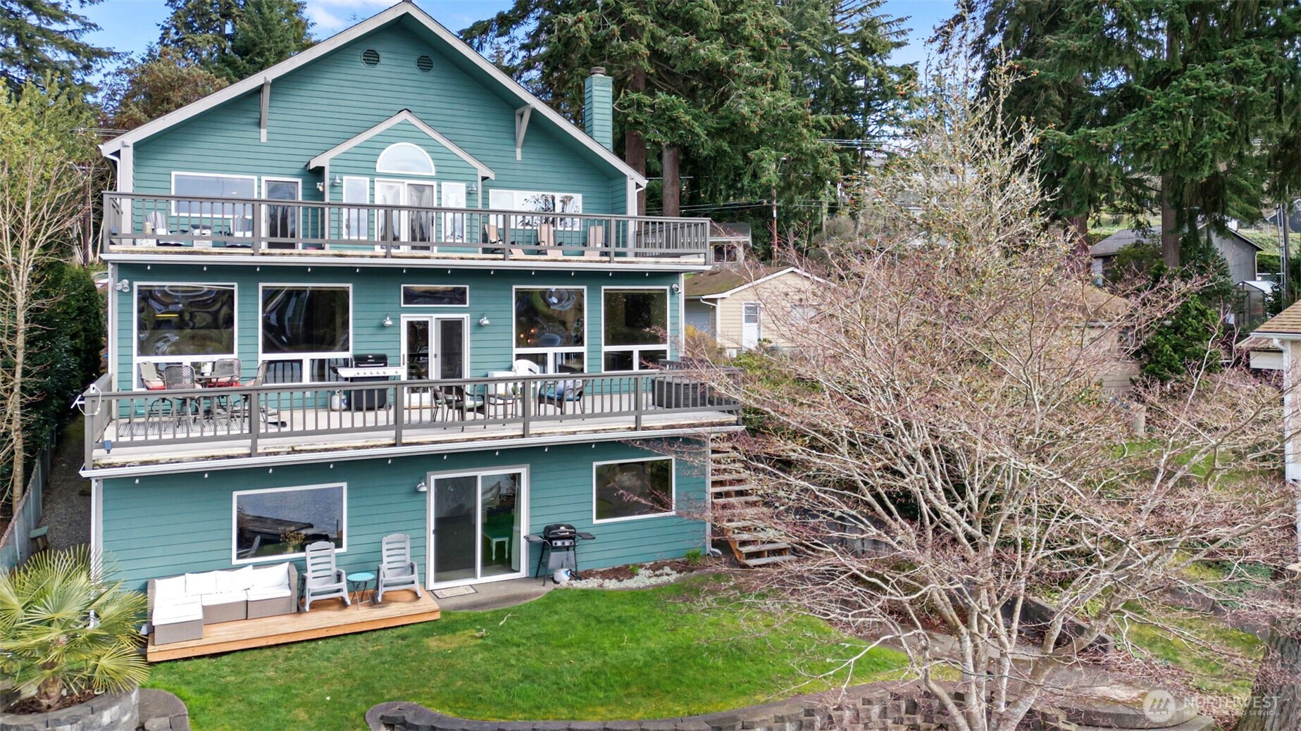 216 Lake Louise Drive SW
