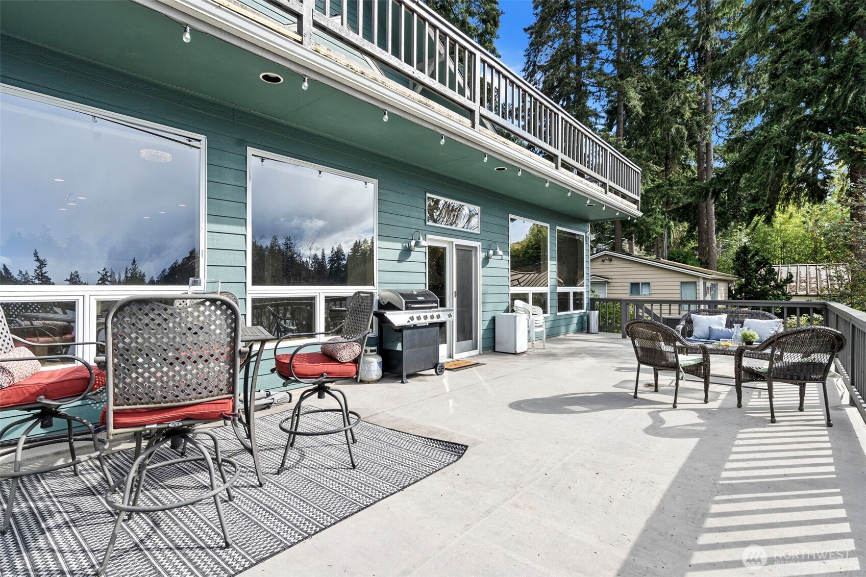 216 Lake Louise Drive SW