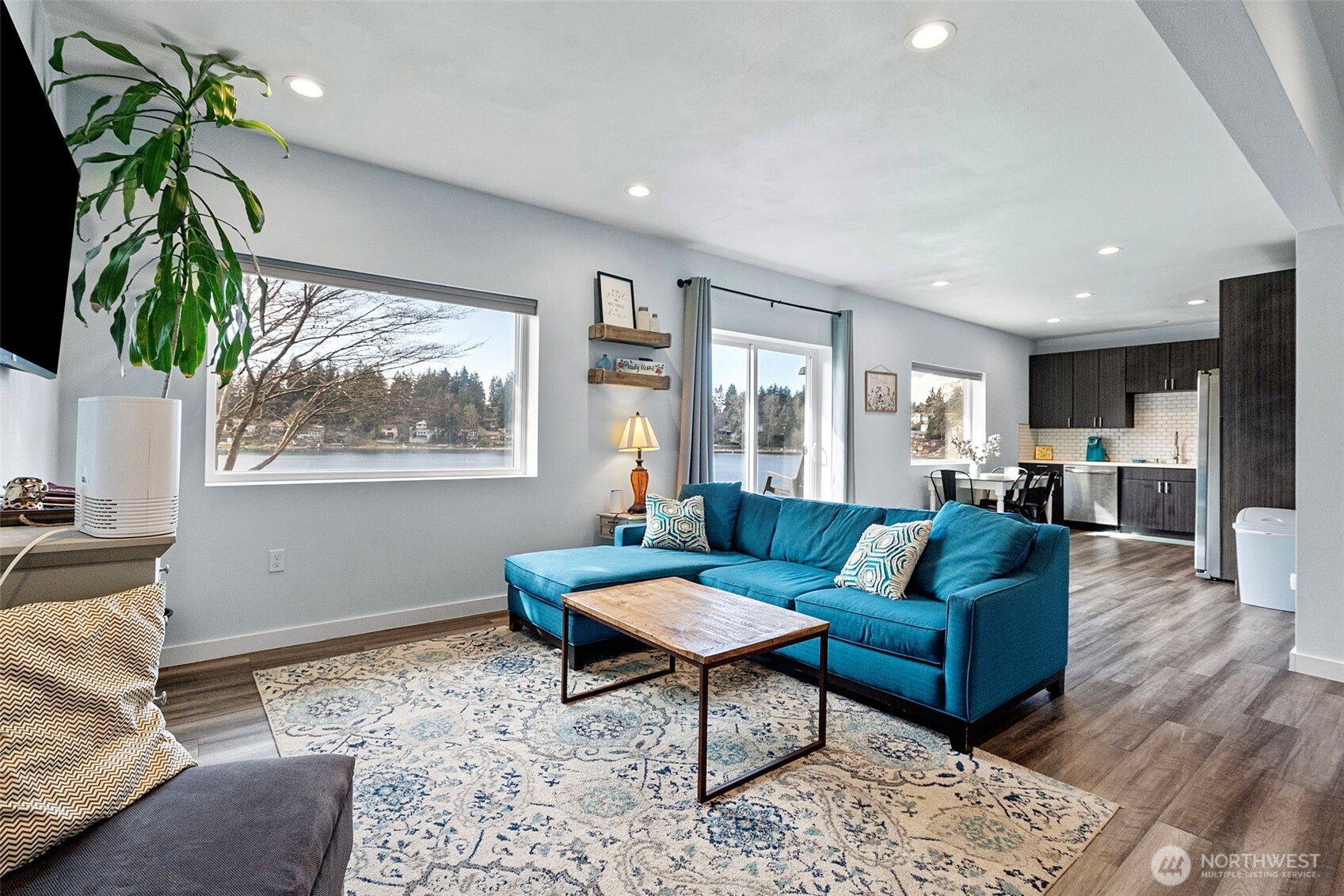 216 Lake Louise Drive SW