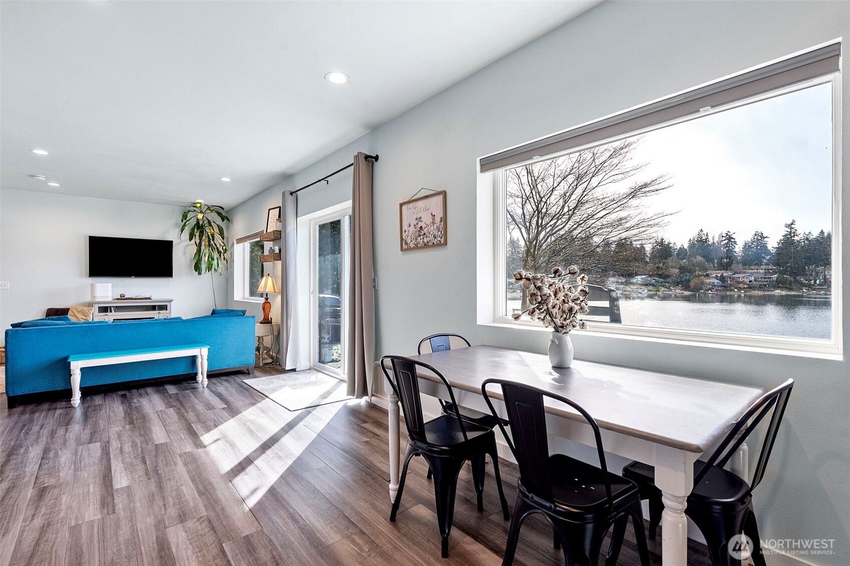 216 Lake Louise Drive SW