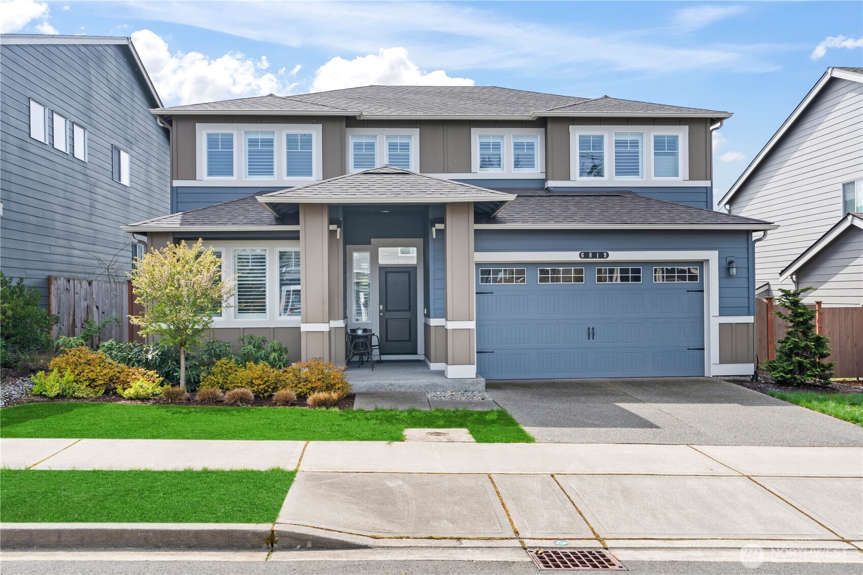 6819 Oleander Avenue NE