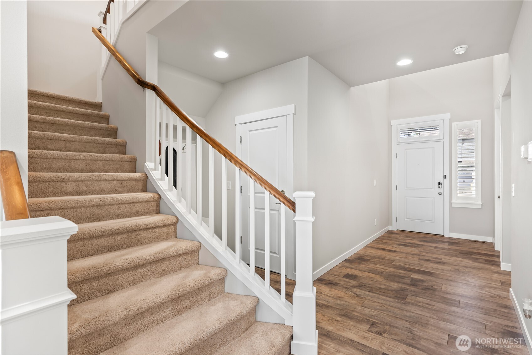 6819 Oleander Avenue NE