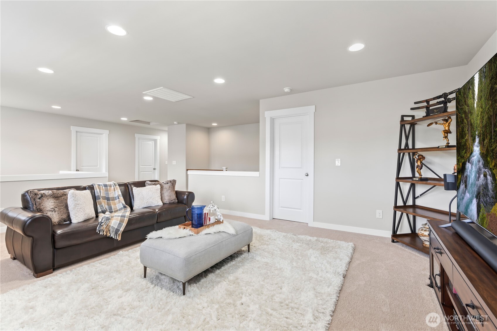 6819 Oleander Avenue NE