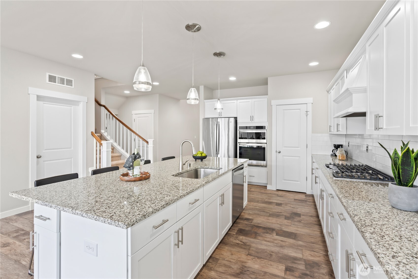 6819 Oleander Avenue NE