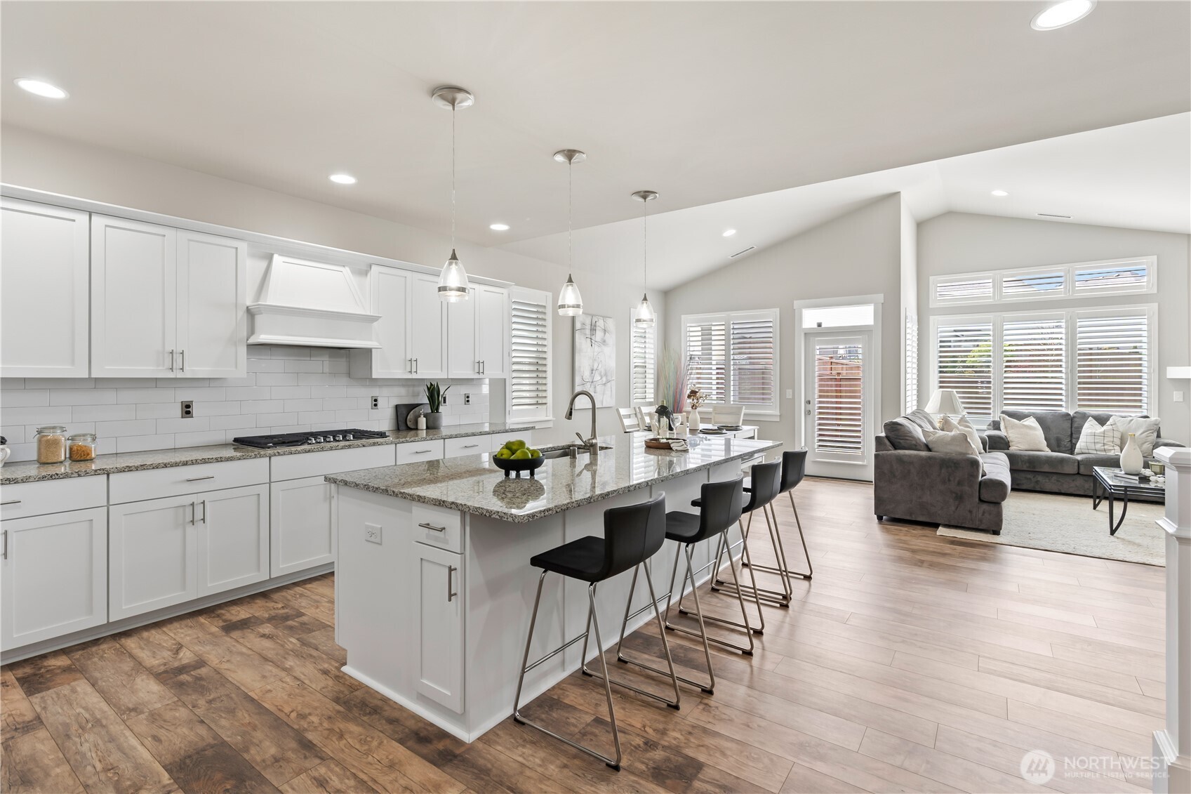 6819 Oleander Avenue NE