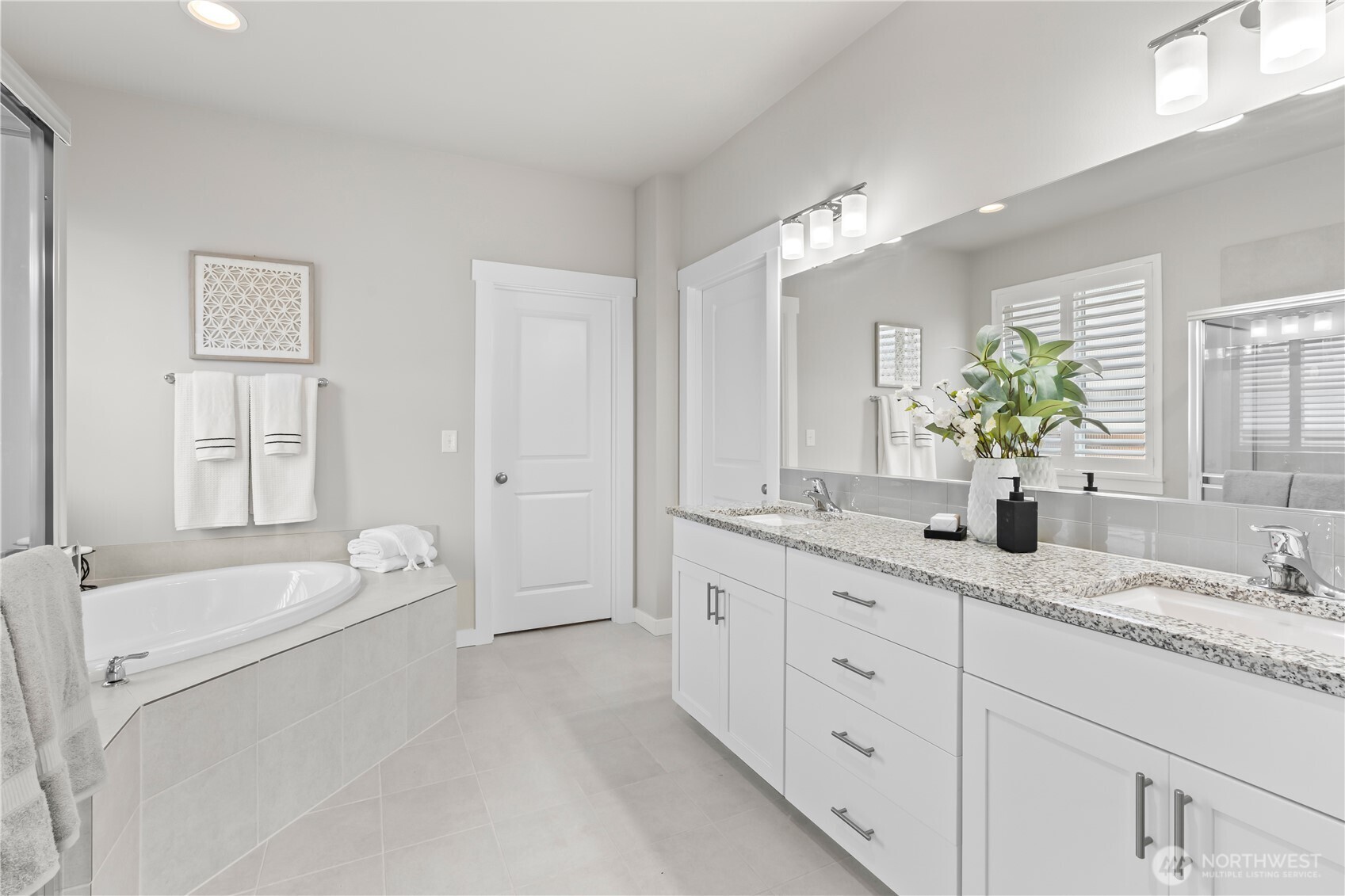 6819 Oleander Avenue NE