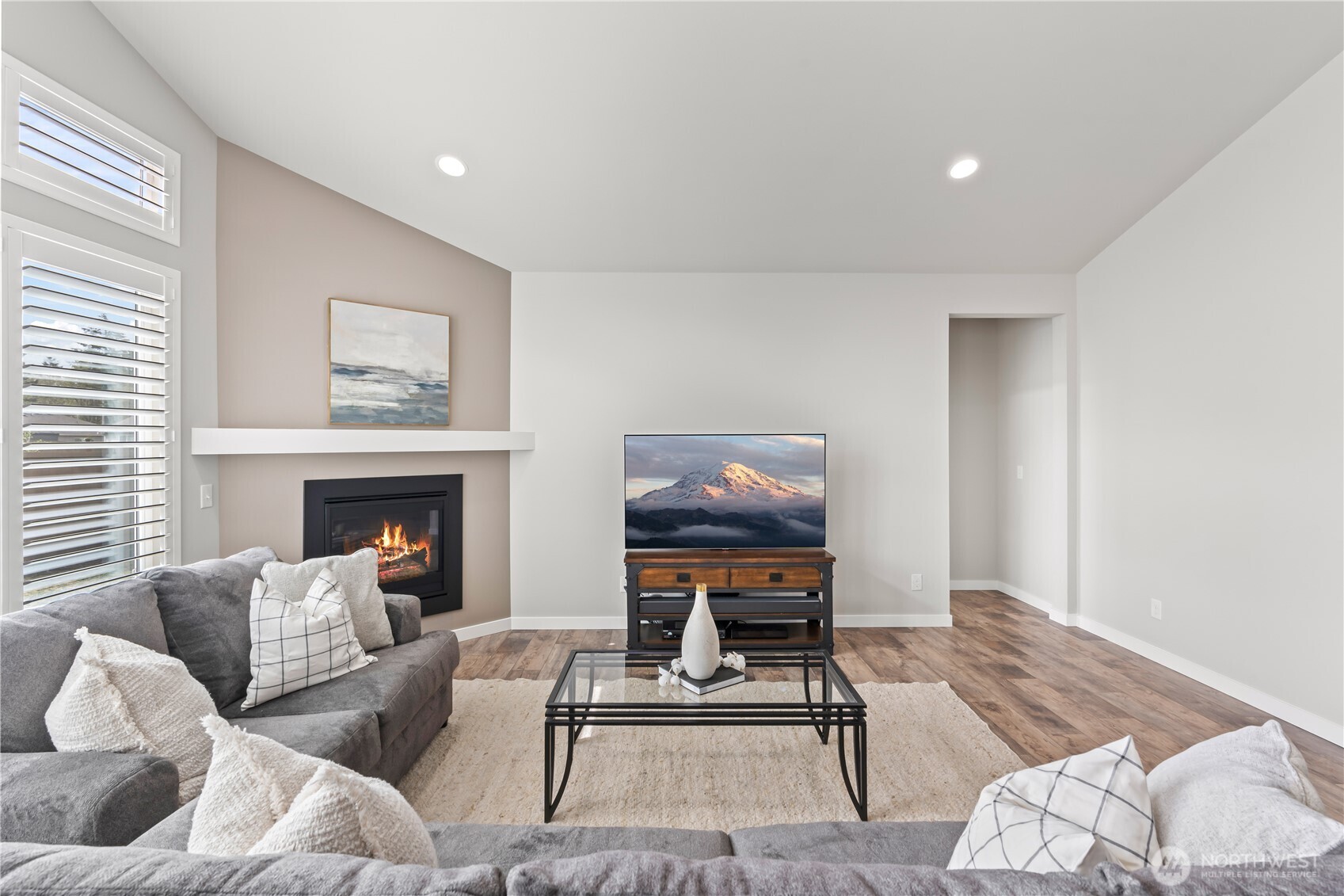 6819 Oleander Avenue NE