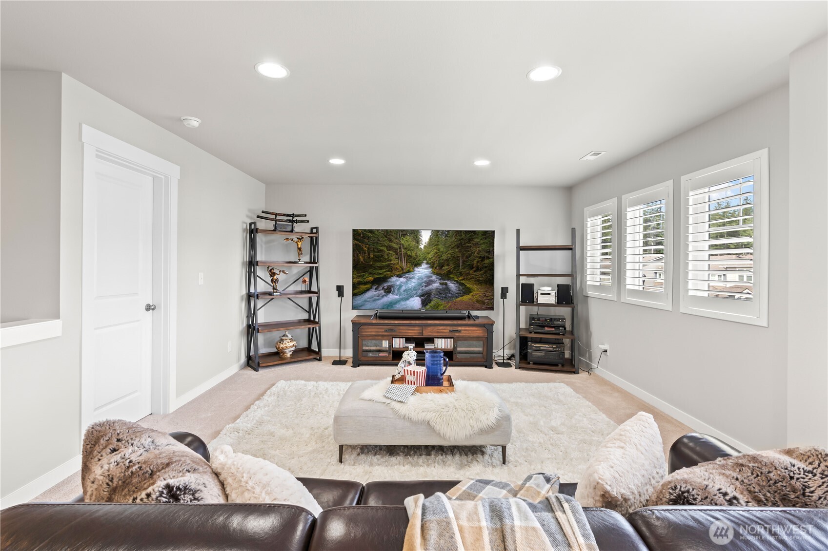 6819 Oleander Avenue NE