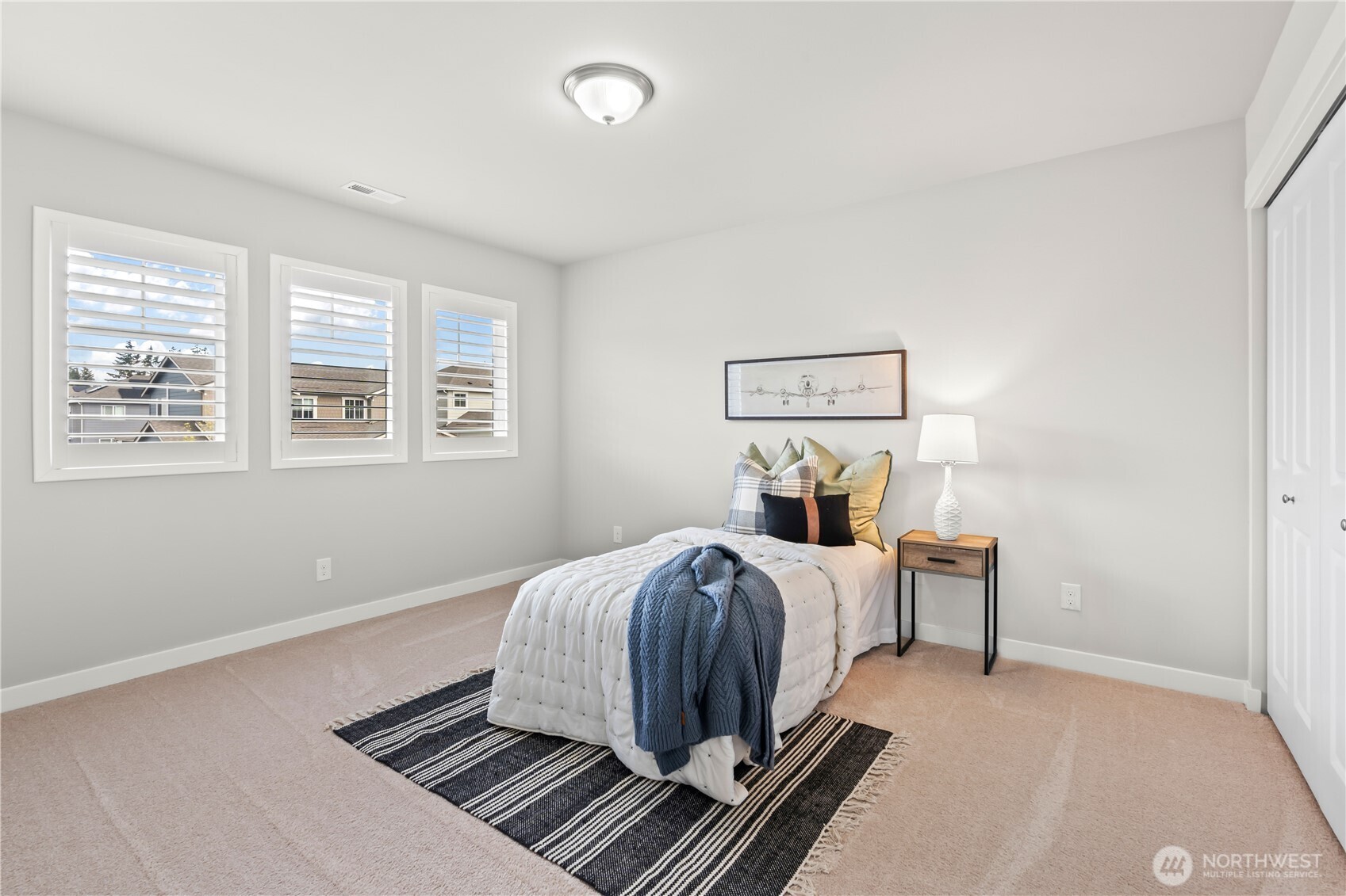 6819 Oleander Avenue NE