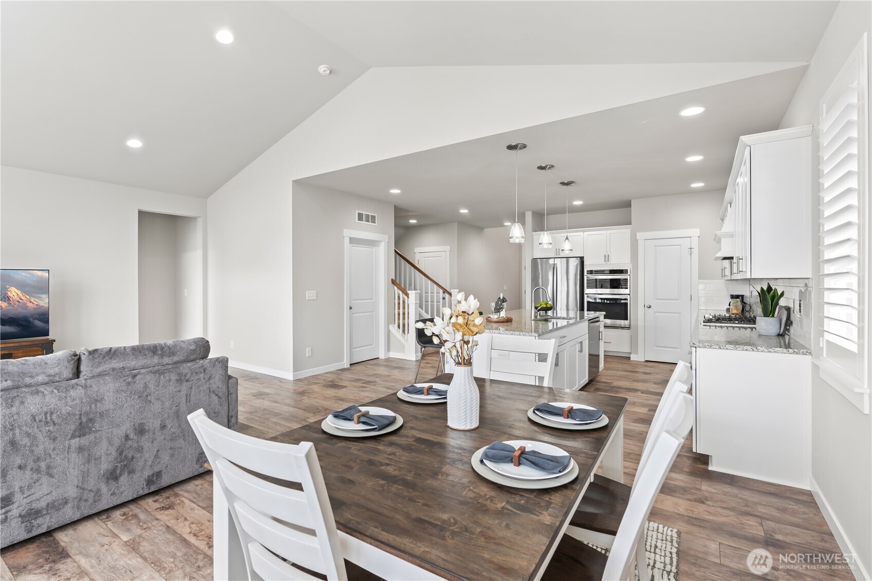 6819 Oleander Avenue NE