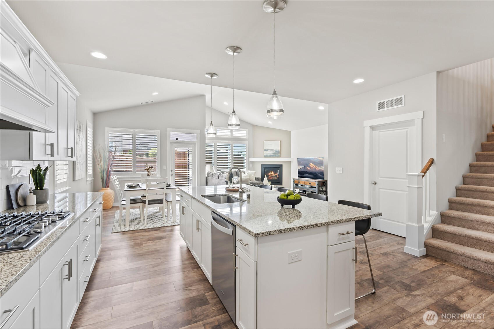 6819 Oleander Avenue NE