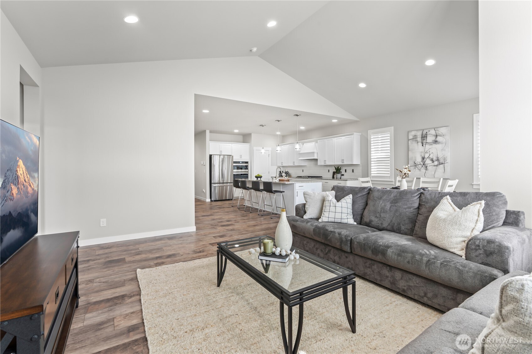 6819 Oleander Avenue NE