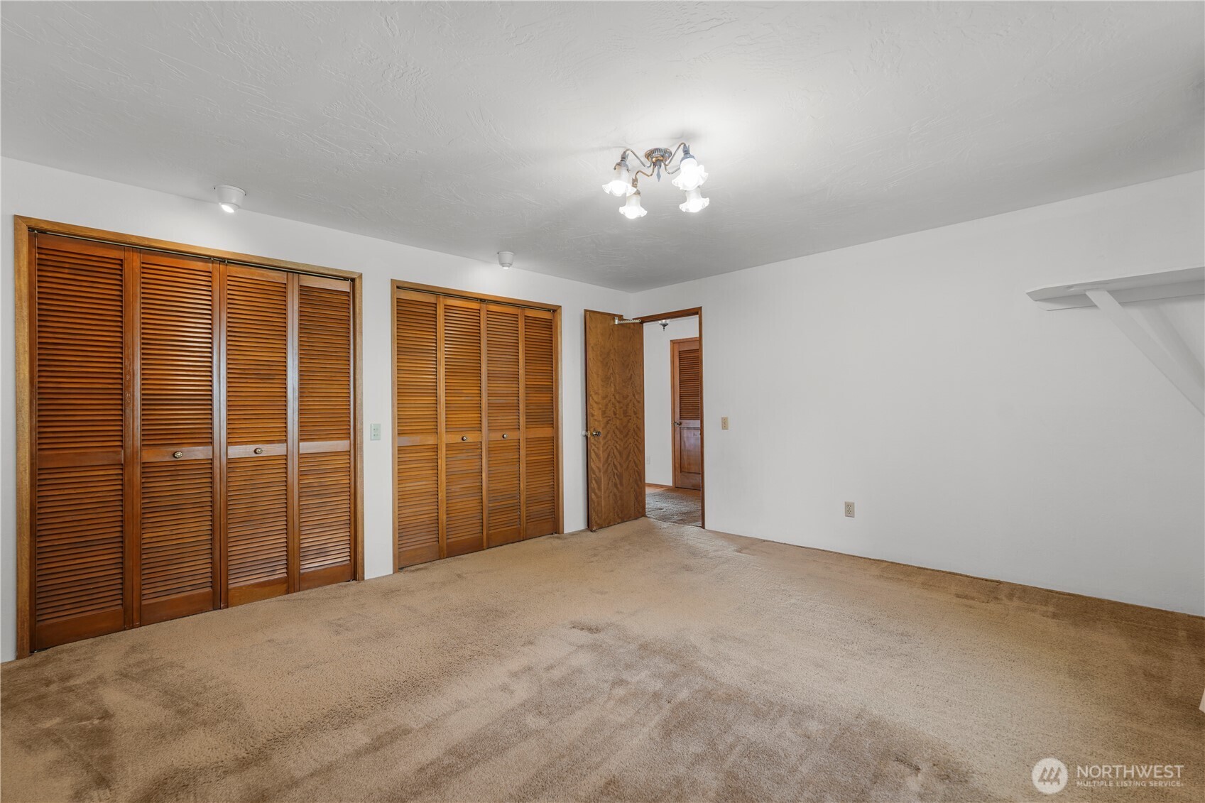 370 E Mason Lake Drive E
