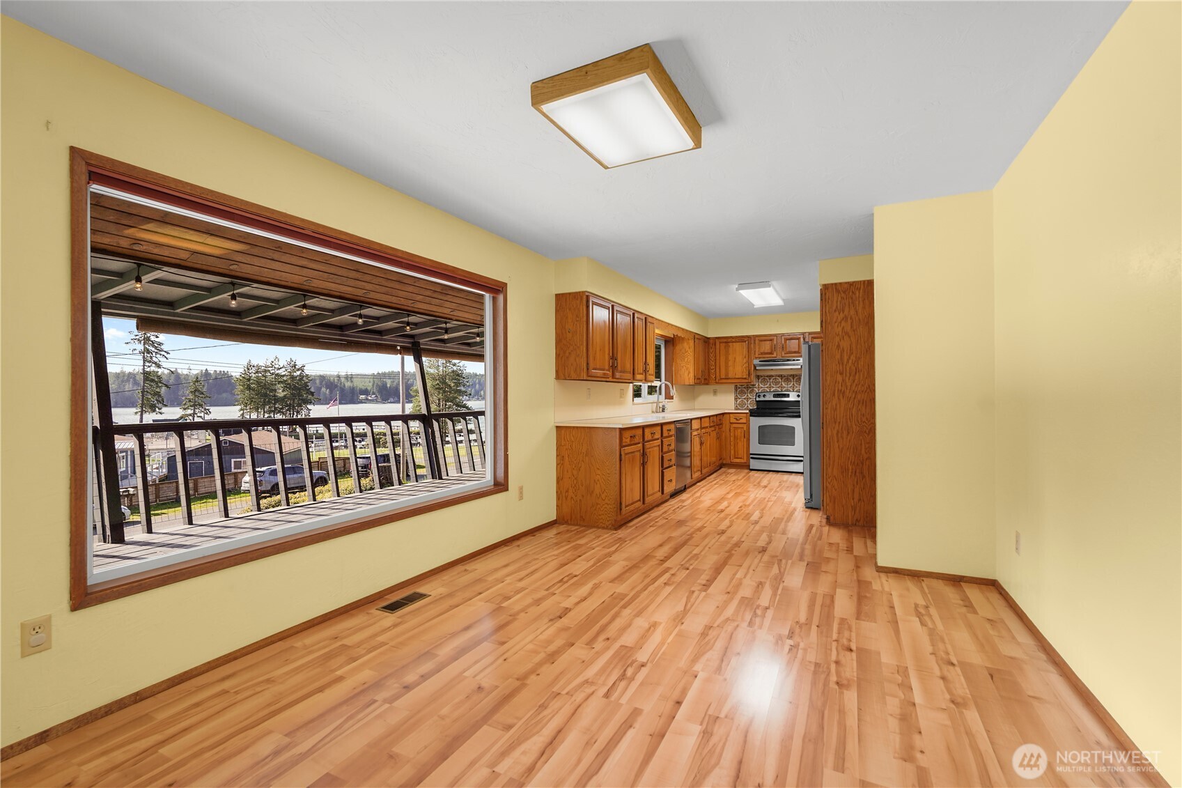 370 E Mason Lake Drive E