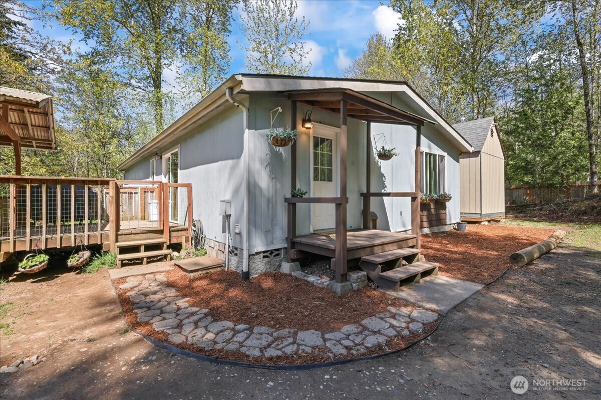 141 E Cedarbrook Lane