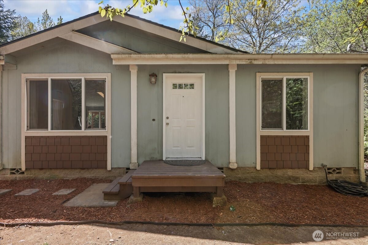141 E Cedarbrook Lane