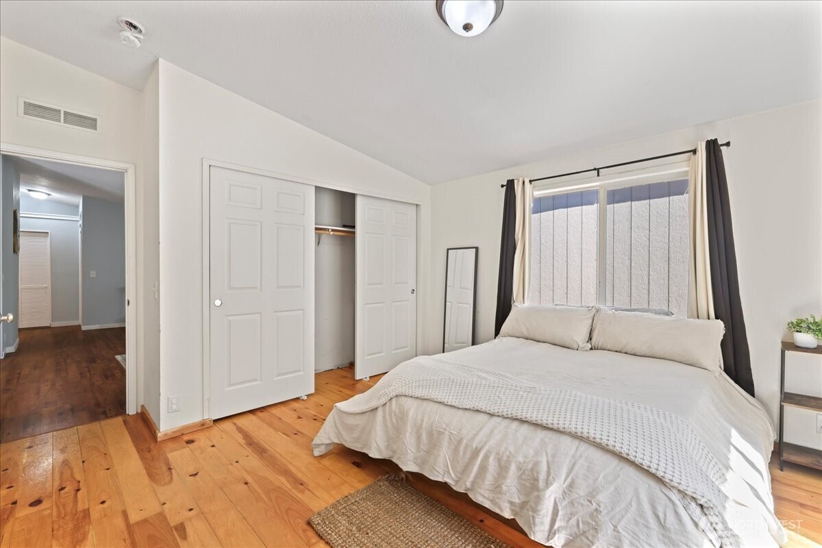 141 E Cedarbrook Lane