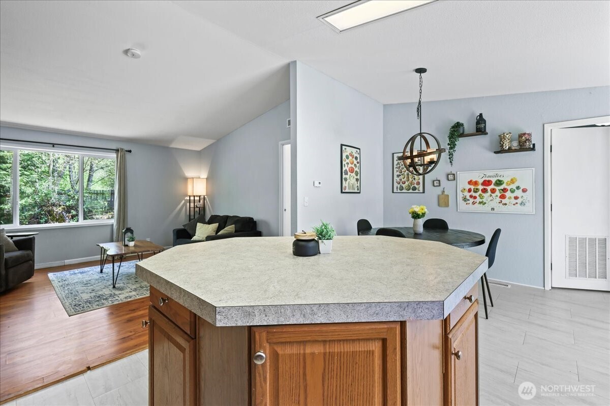 141 E Cedarbrook Lane
