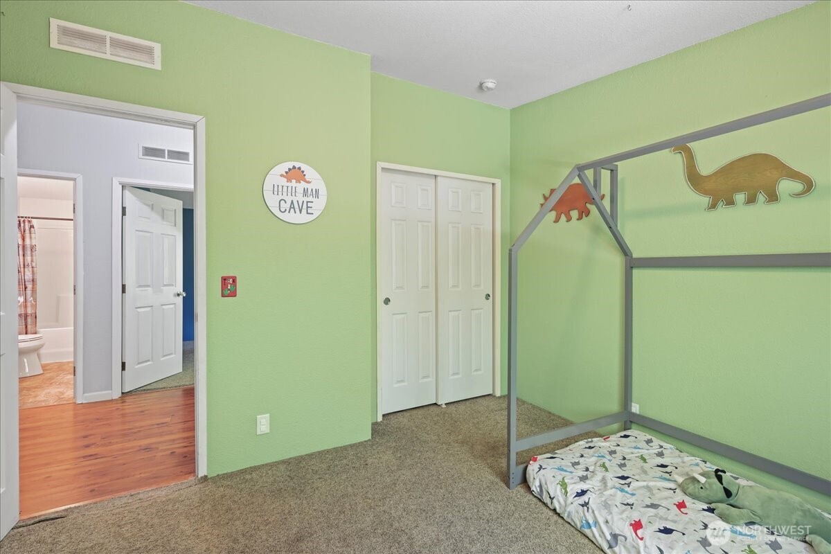 141 E Cedarbrook Lane