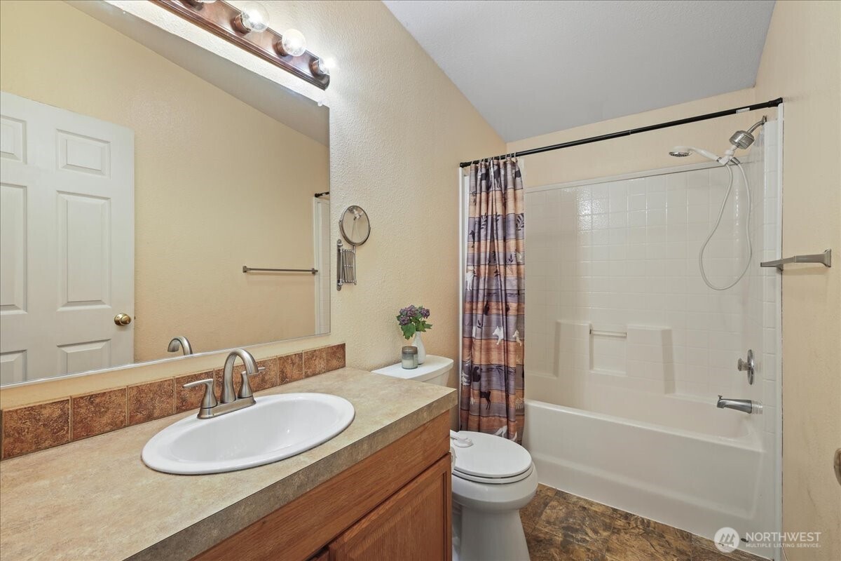 141 E Cedarbrook Lane