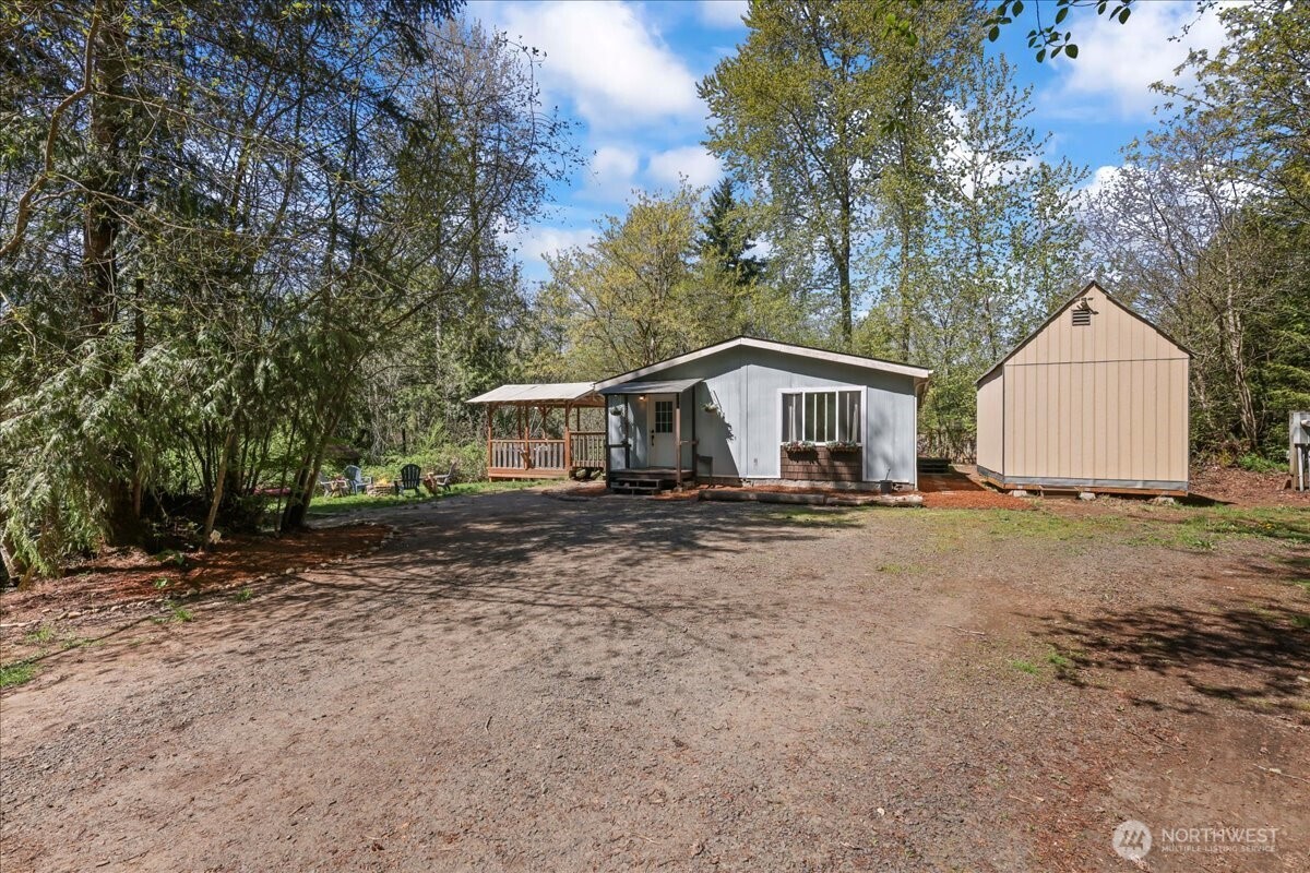 141 E Cedarbrook Lane