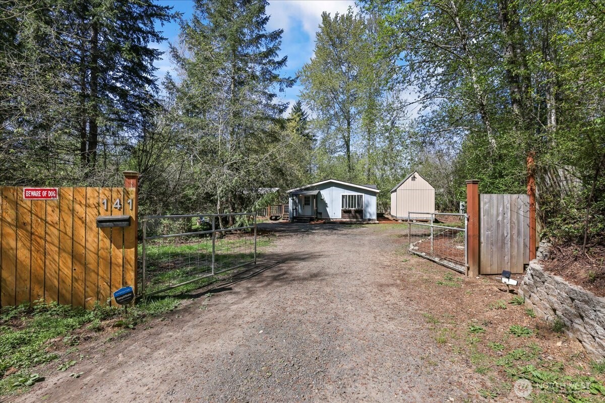 141 E Cedarbrook Lane