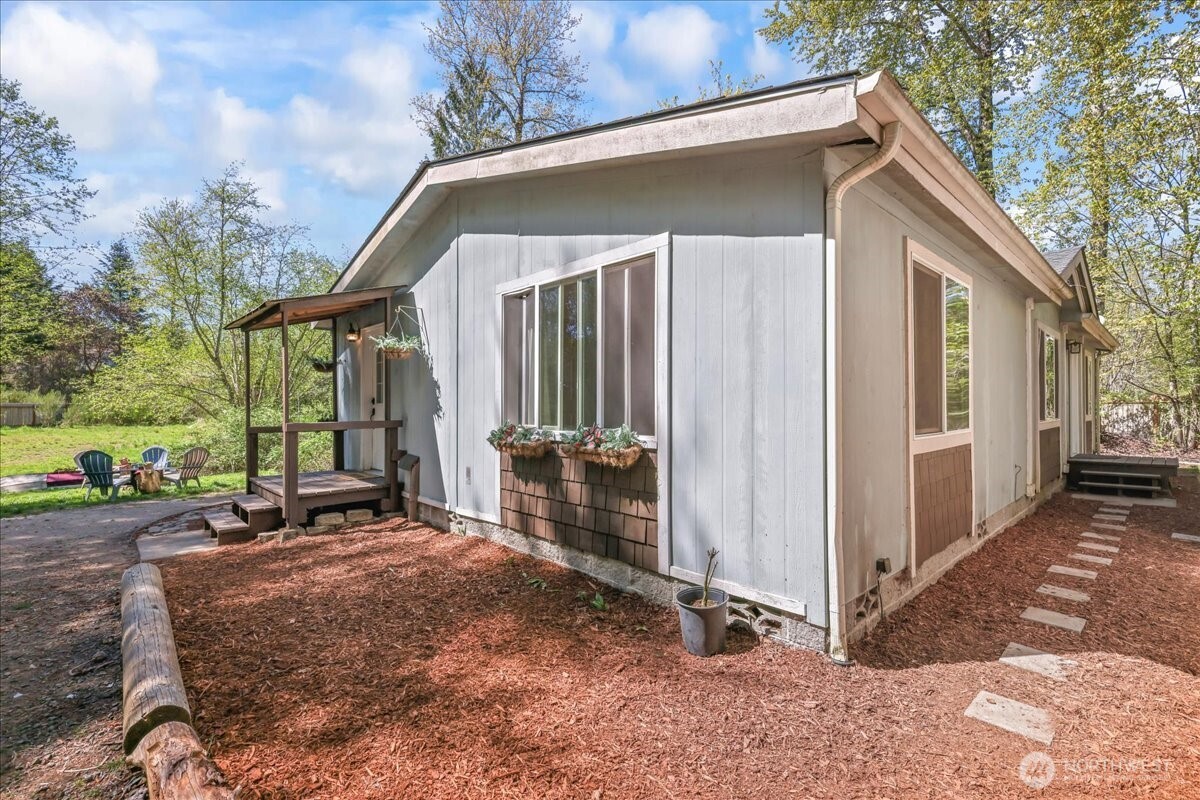 141 E Cedarbrook Lane
