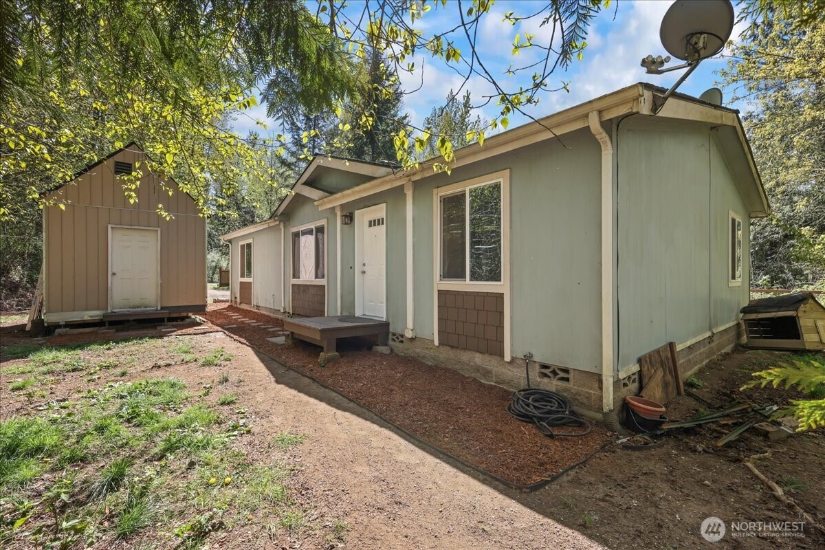 141 E Cedarbrook Lane