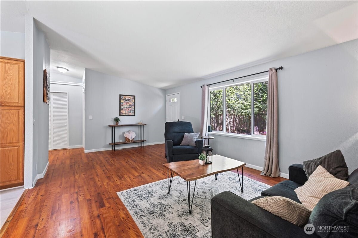 141 E Cedarbrook Lane