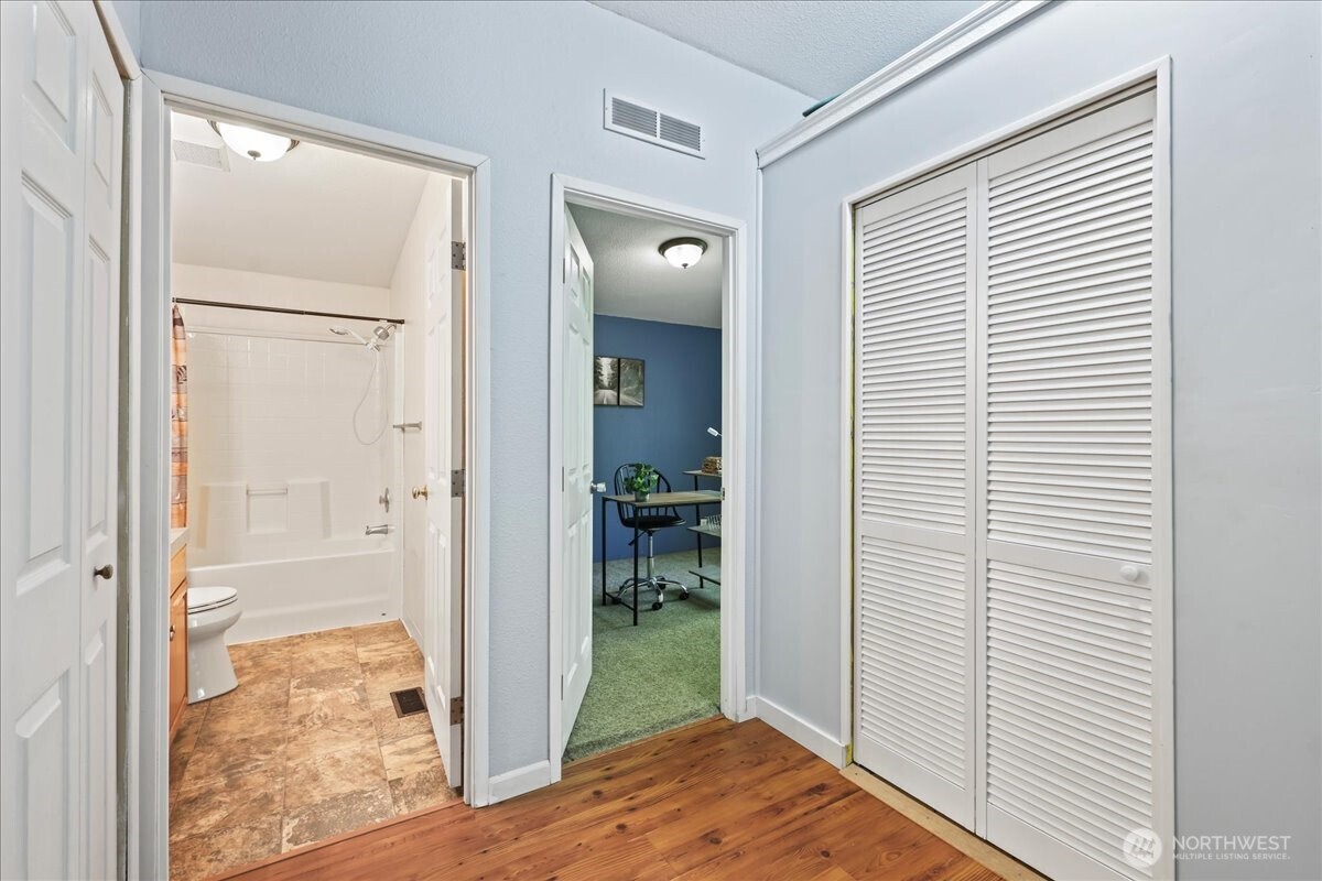 141 E Cedarbrook Lane