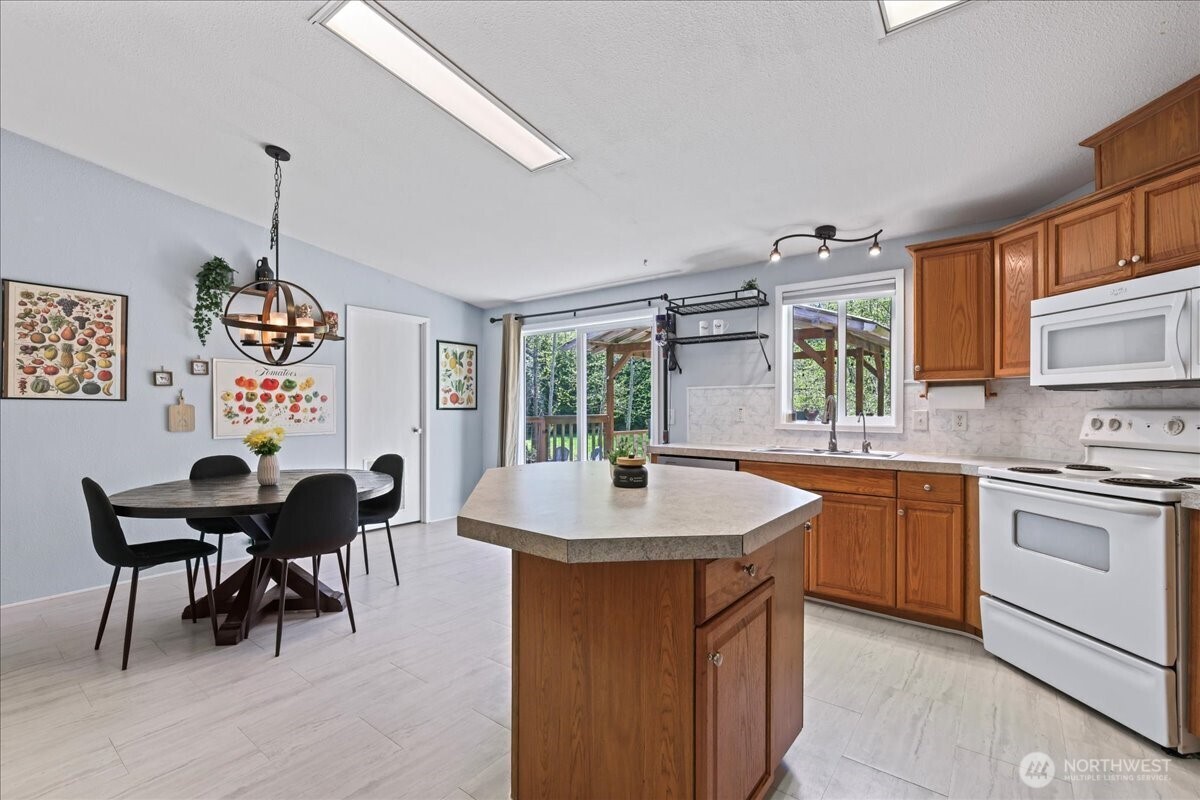 141 E Cedarbrook Lane