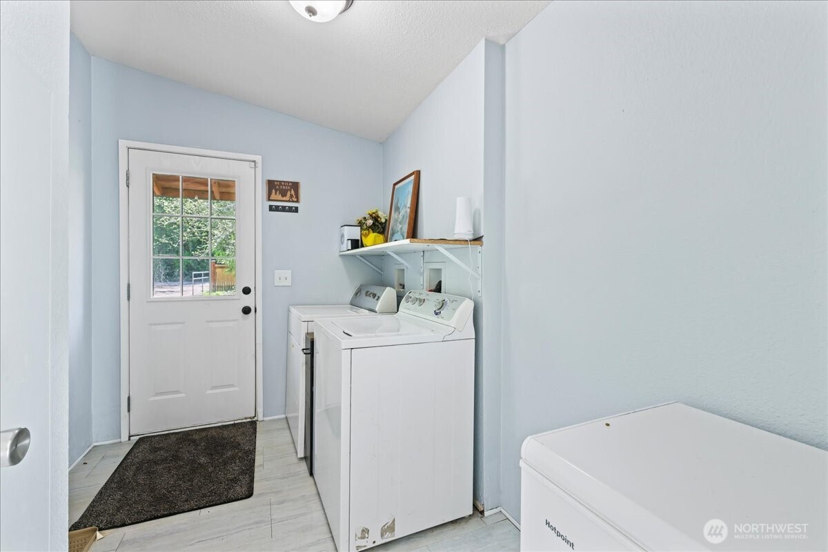 141 E Cedarbrook Lane