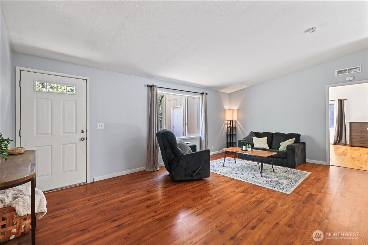 141 E Cedarbrook Lane