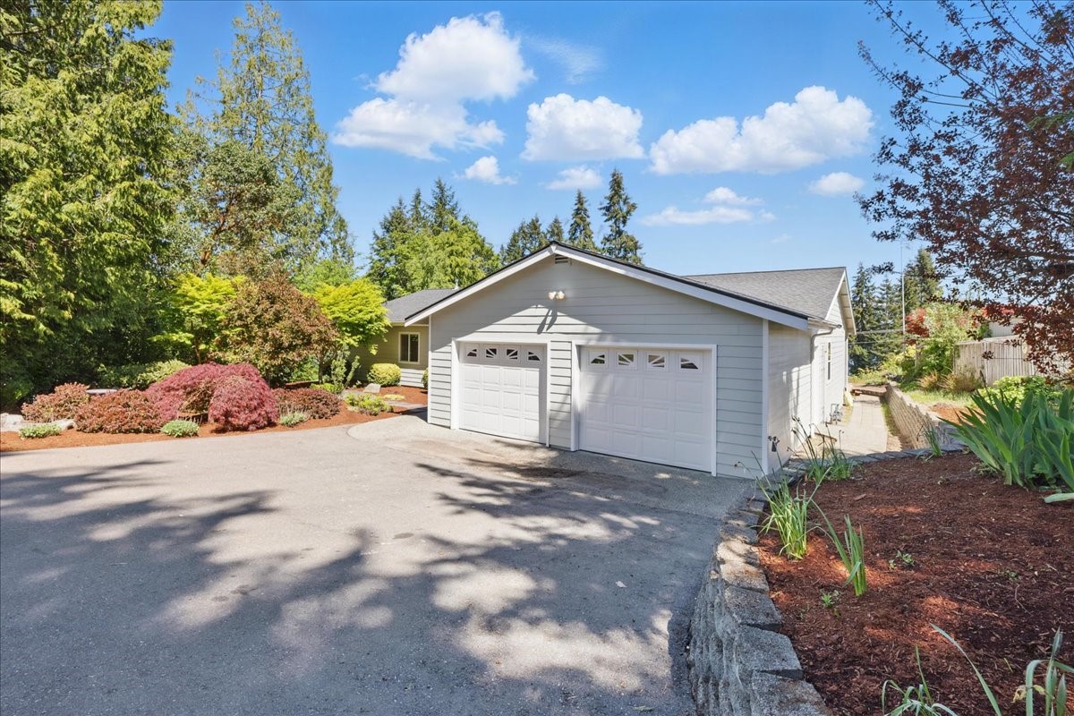 8129 E Cricket Lane
