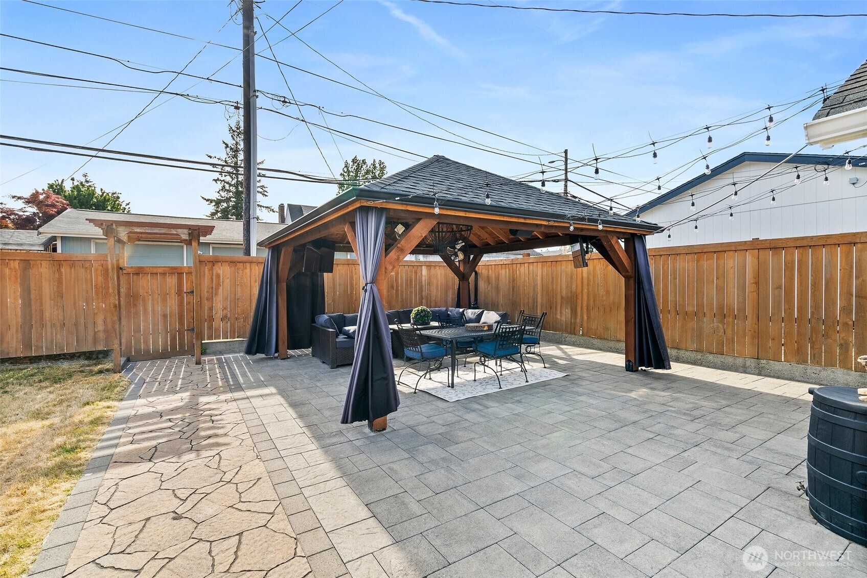 4824 N Pearl Street