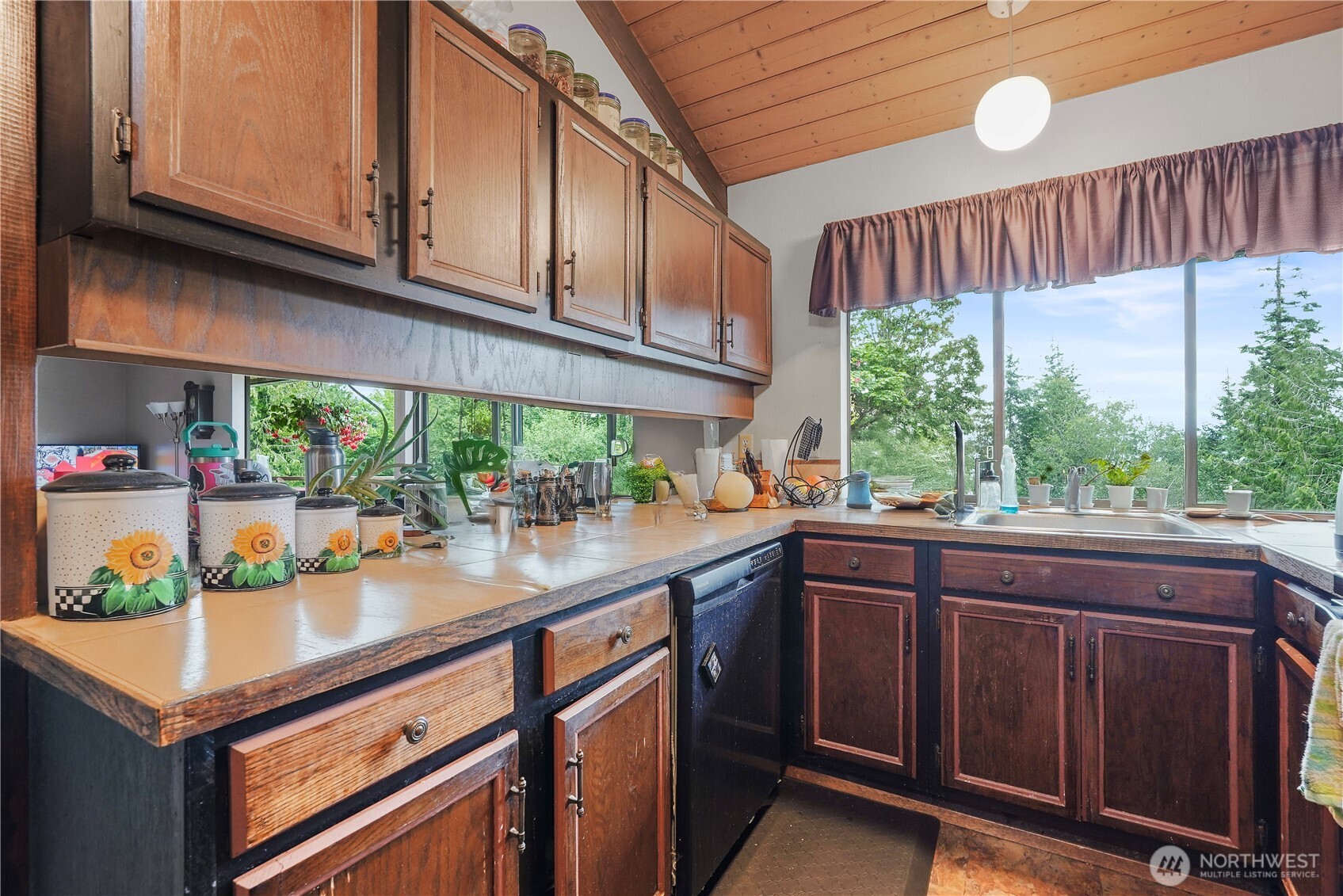 2449 2451 McGregor Drive SE